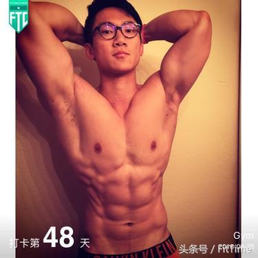 踢足球健身男,踢踢球跳跳舞