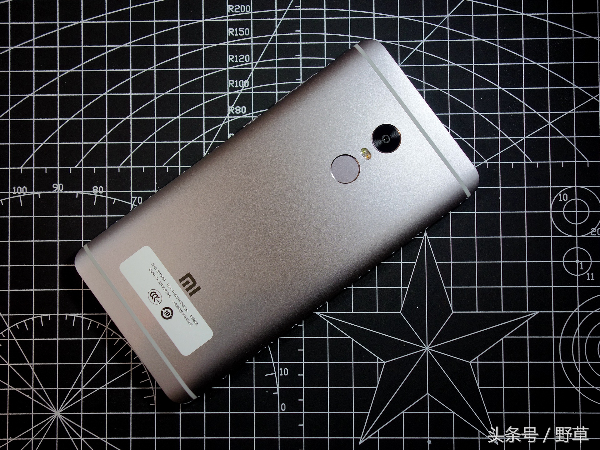 吴秀波刘诗诗刘昊然代言红米,红米广告刘诗诗吴秀波刘昊然