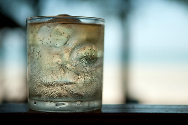 钱少也能装B,看完就会喝酒，100块就能喝到好喝的烈酒！