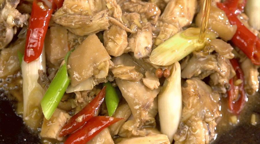 怎样做出来的烧鸡有火腿味道,弄好的烧鸡怎么做好吃