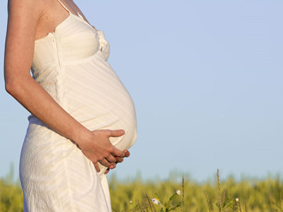 孕九周怎么自我判断胎儿正常发育,孕5月胎儿怎样最舒服