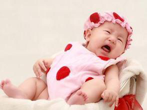 新生儿大便水特别多,新生儿大便次数多有奶瓣