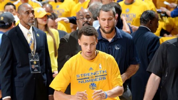 库里的脚踝是怎么恢复的,库里脚踝伤病史大全