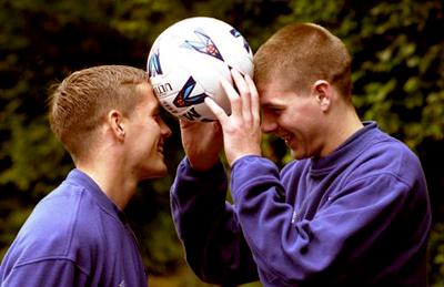 足球场上的三大经典之吻,足坛史上最强兄弟情