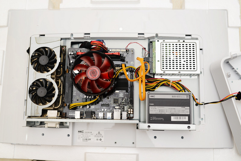 破天荒！HKCX320一体机带曲面屏，性能还能秒台式机