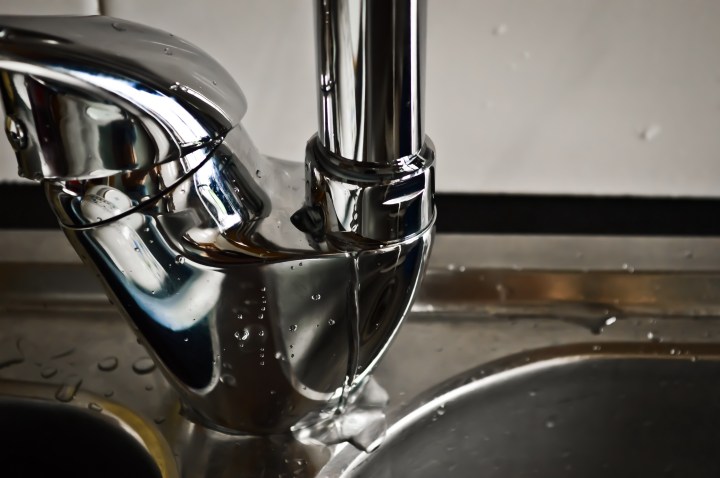 厨房水槽漏水用水泥补漏,厨房水槽漏水的最快解决方法