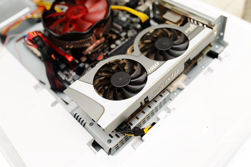 破天荒！HKCX320一体机带曲面屏，性能还能秒台式机