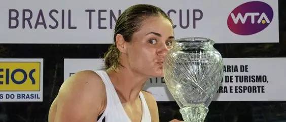 费德勒球衣演变,费德勒发型