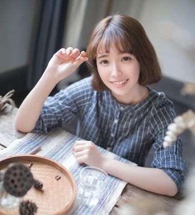 韩系女生学院风发型,学院风西装直发还是卷发