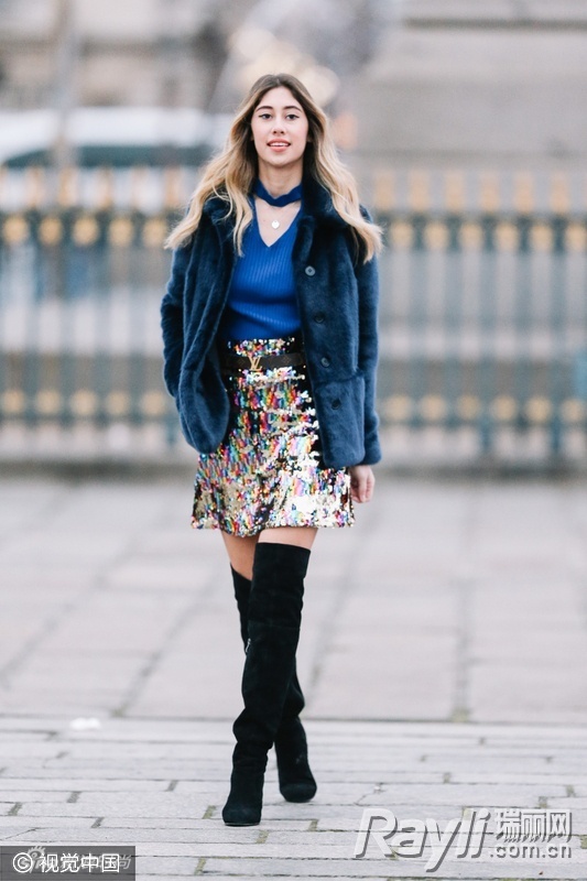 肩宽可以穿v领荷叶边上衣吗,肩宽适合穿什么圆领还是v领上衣