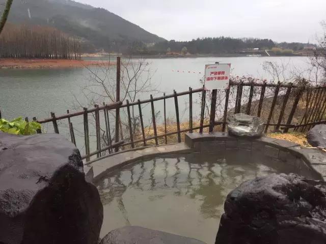 温泉酒店一定要有天然温泉吗,冬日里泡温泉