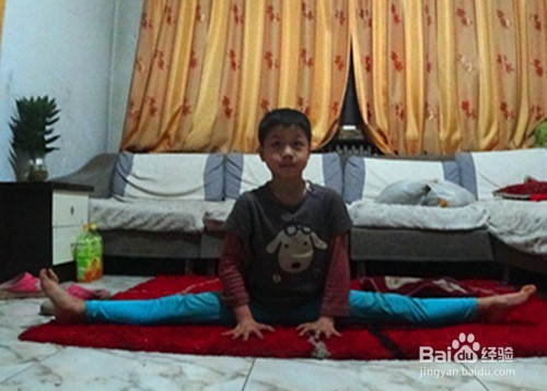 怎样自己练习劈叉,怎么自己练劈叉横叉和竖叉