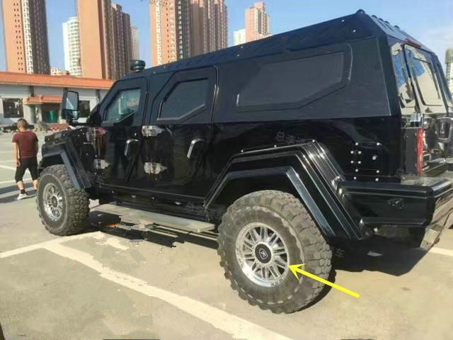 车管所偶遇千万“防弹车”上牌，比悍马更霸气，油耗超50个油！