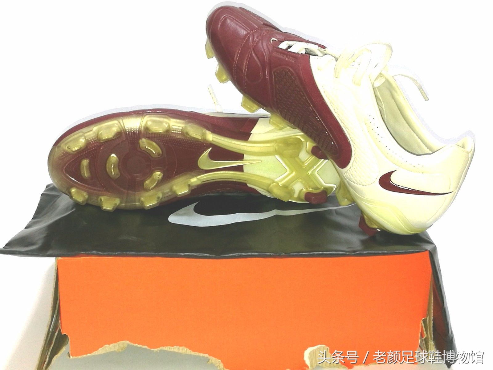 足球鞋阿迪和耐克谁更强,足球鞋耐克暗杀系列