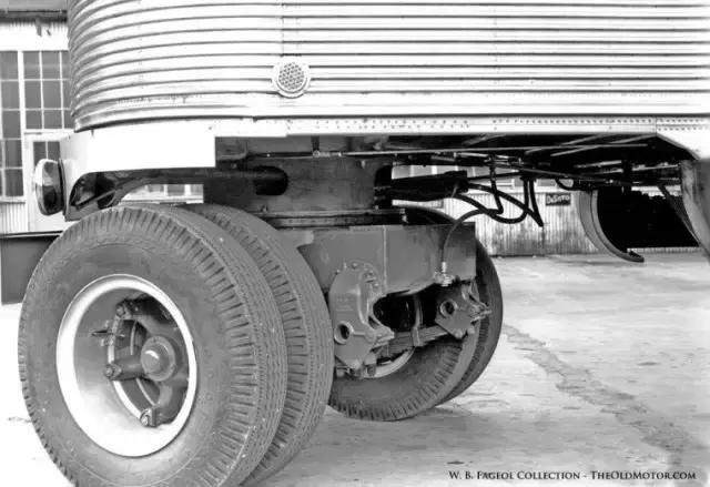 有史以来最狂放的双引擎赛车，来自巴士制造商