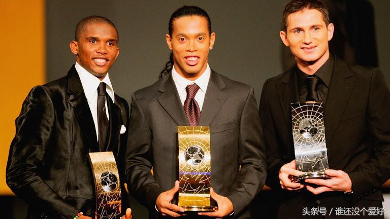 父亲留给他的“足球初衷”——罗纳尔迪尼奥球场上的快乐精灵