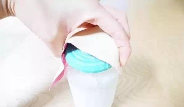 橡胶手套破了个洞用什么胶水补,橡胶手套破了拿什么来补