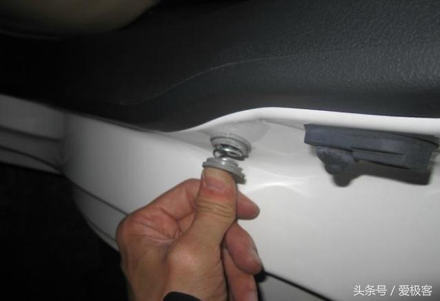 关车门响声大怎么解决,怎么委婉的提醒别人关车门轻点