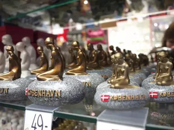 法国旅游带什么纪念品回来 (出国旅游必买的纪念品)