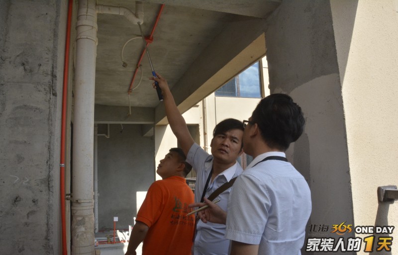 他拒绝业主抛出高薪去美国做工程监理的邀约，而是选择回北海