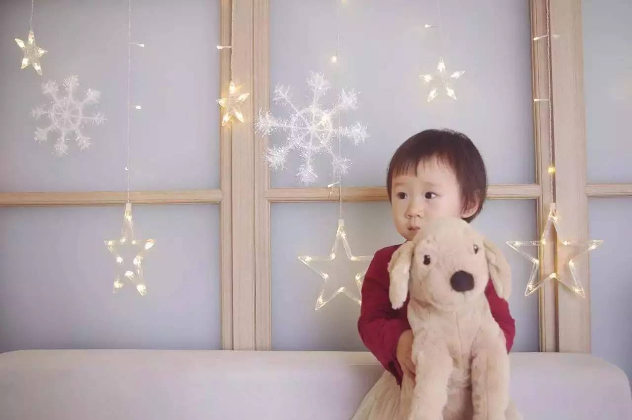 读者来稿丨抱着邦尼兔睡觉、拎着定型枕逛街、在公园里给土豆推秋千……小朋友的安抚物大集合！