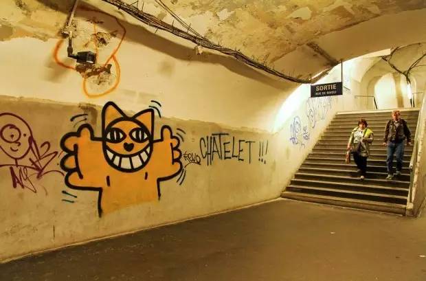 有一个街头艺术家把一只猫涂遍了巴黎,后来它遍布了全世界