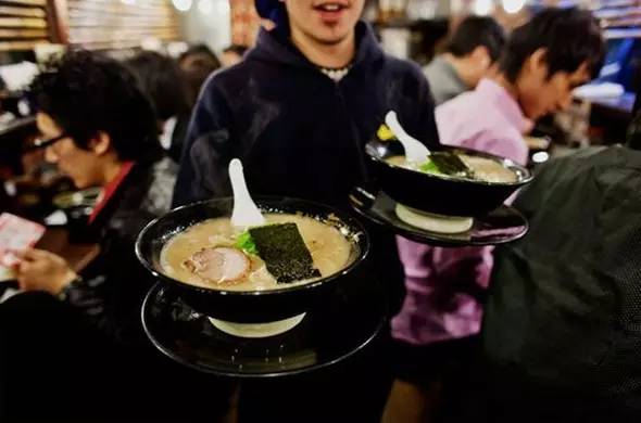 首尔、东京的街头美食每天都在拿钩子勾我，尤其这几家！