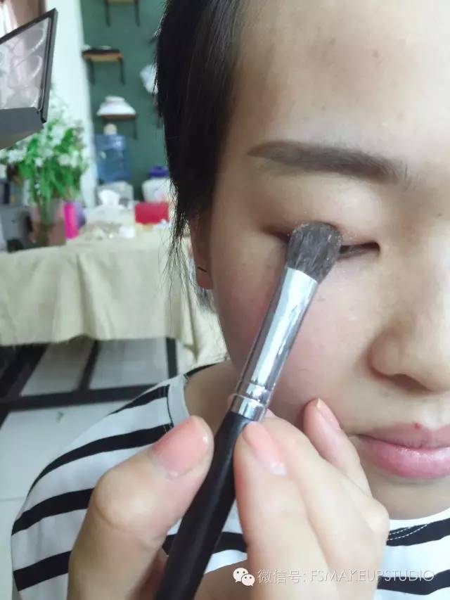 单眼皮双眼皮一单一双,单眼皮调整眼型的方法