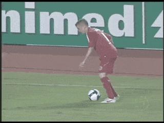 足球经典搞笑gif动图,足球史上十大爆笑瞬间图片