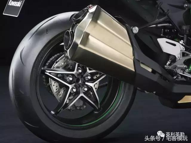 川崎kawasaki摩托车拼装,田宫川崎h2模型拼装过程