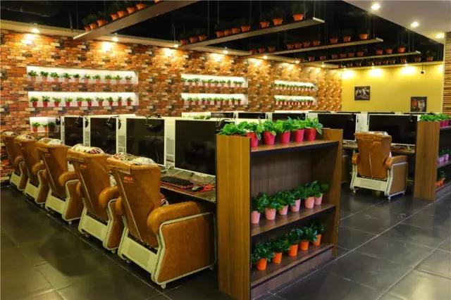 40寸曲面屏+全场乔氏台球桌，这恐怕是我在天津见过最牛的网咖