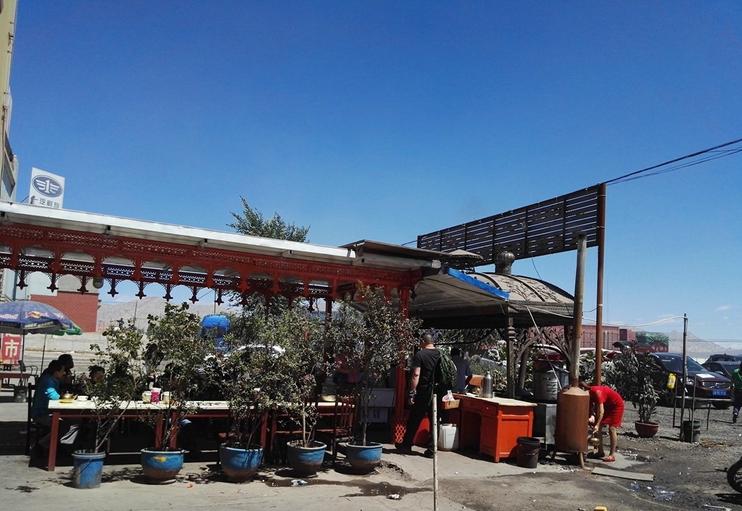 各地美食街的新疆肉串,新疆特色小南坑烤串