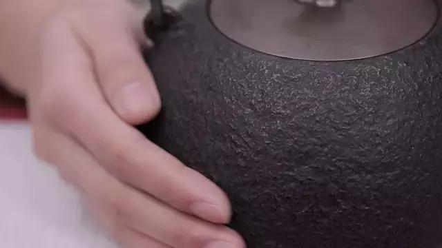 铁壶开壶养壶视频,铁壶如何开壶才不生锈