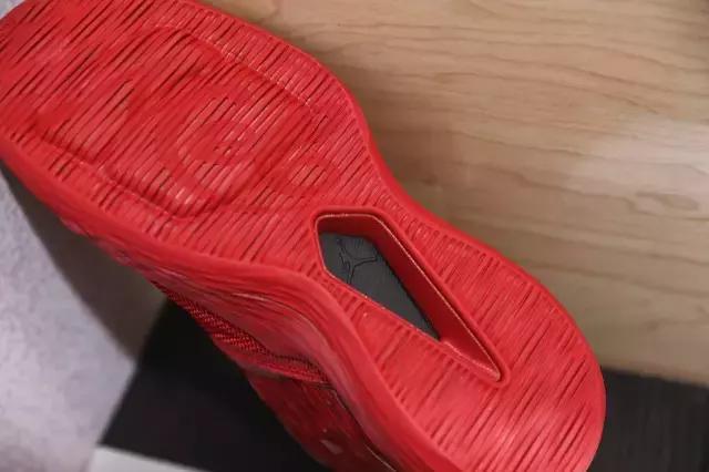 我们带着MeloM13来到即将重装开业的NIKE体验店