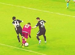 搞笑足球gif打耳光假摔,巴西阿根廷足球搞笑gif