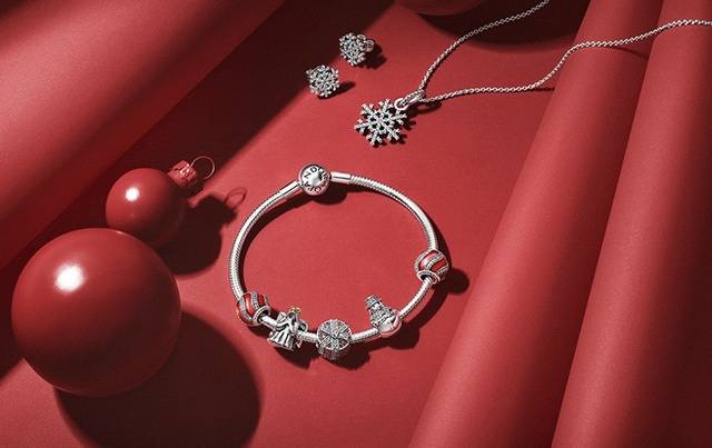 掉进盒子里的东西,掉进海绵宝宝的洞里