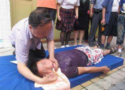 “周立波*品毒**风云”揭秘——快克*卡因可**(古柯碱)