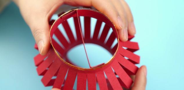 用小彩纸做灯笼最简单的方法新手,用15厘米的纸做灯笼教程