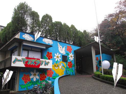 有一个街头艺术家把一只猫涂遍了巴黎,后来它遍布了全世界