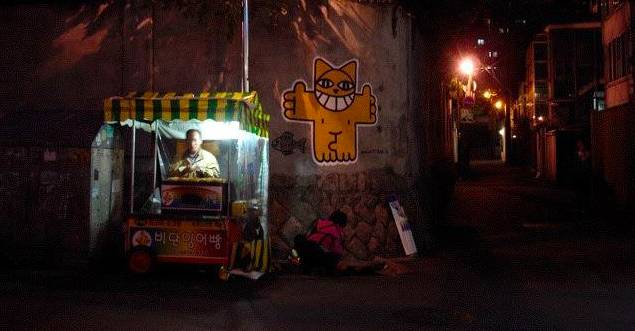 有一个街头艺术家把一只猫涂遍了巴黎,后来它遍布了全世界