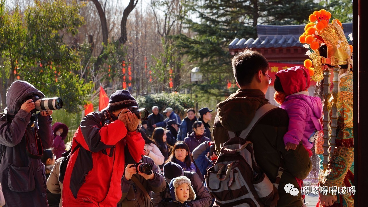 过年啦贴春联,过年时贴门神的习俗