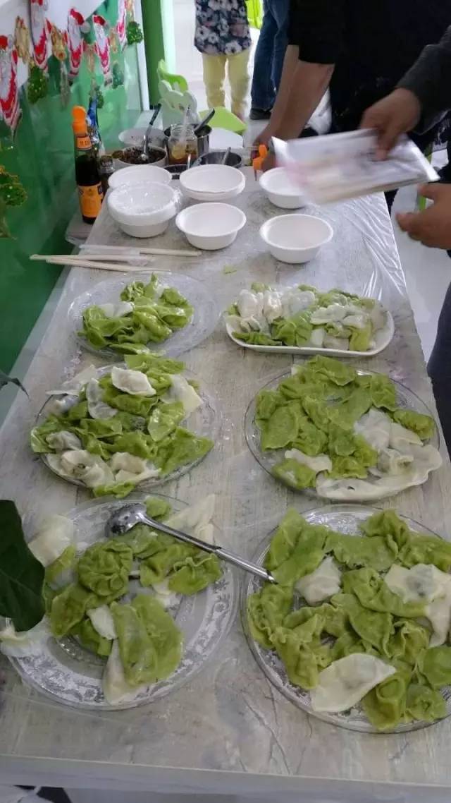 只是一顿饺子的事，芒市洛基山的孩子都能玩出新花样！