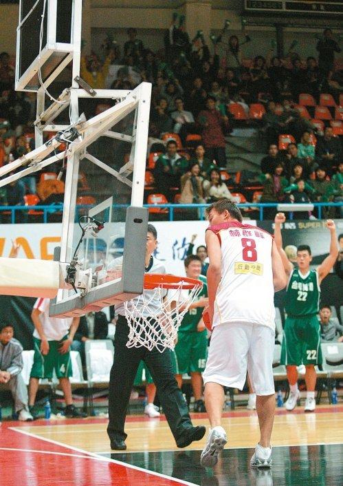 不再害怕被霸凌想灌爆篮板？有本事来试试