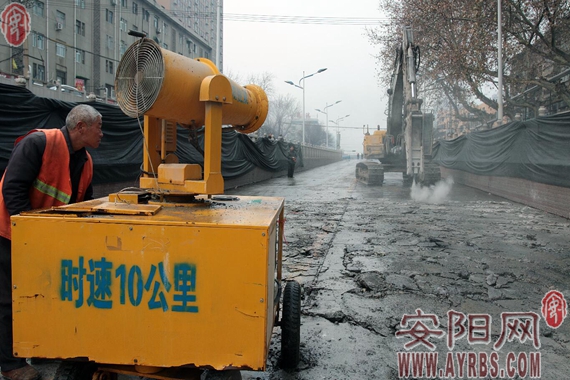 施工兼顾环保力争道路早日焕然一新