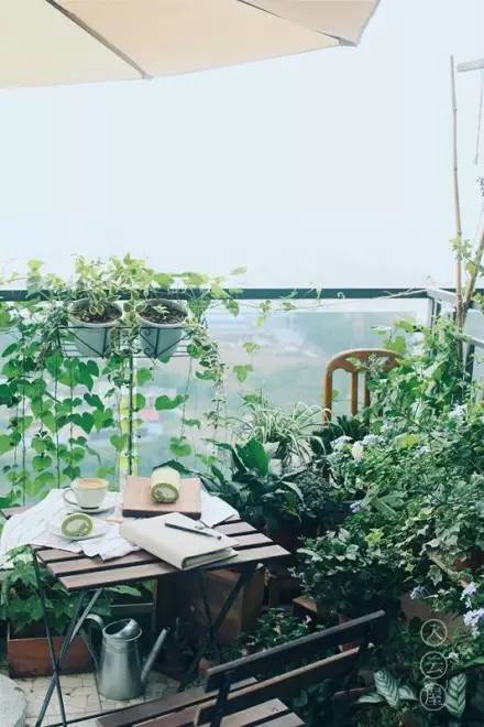 无底线提升千元出租屋品味，看90后美少年怎样活出无数人向往的样子……