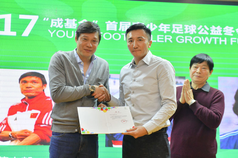 2018全国青少年足球训练营,青少年足球公益夏令营