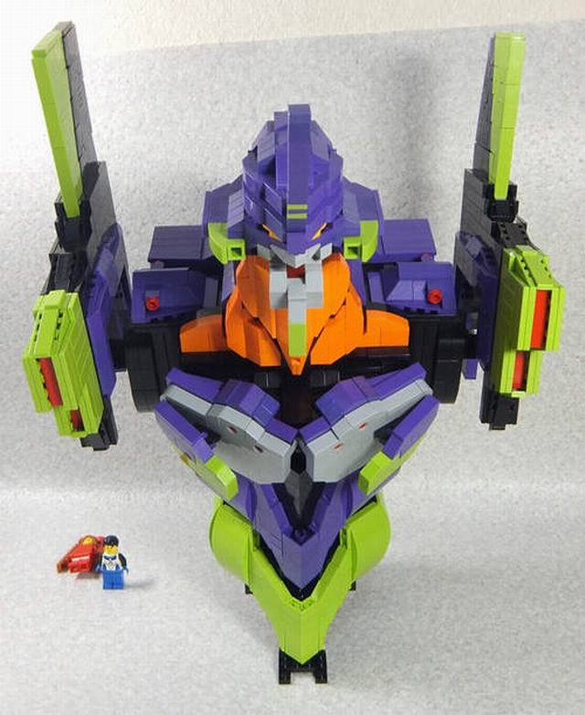 岛国手工帝花3年时间打造与小学生等高的“乐高初号机”