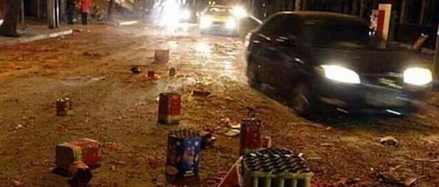 大过年的爱车被鞭炮炸伤了怎么办？别怕我来教你一妙招！