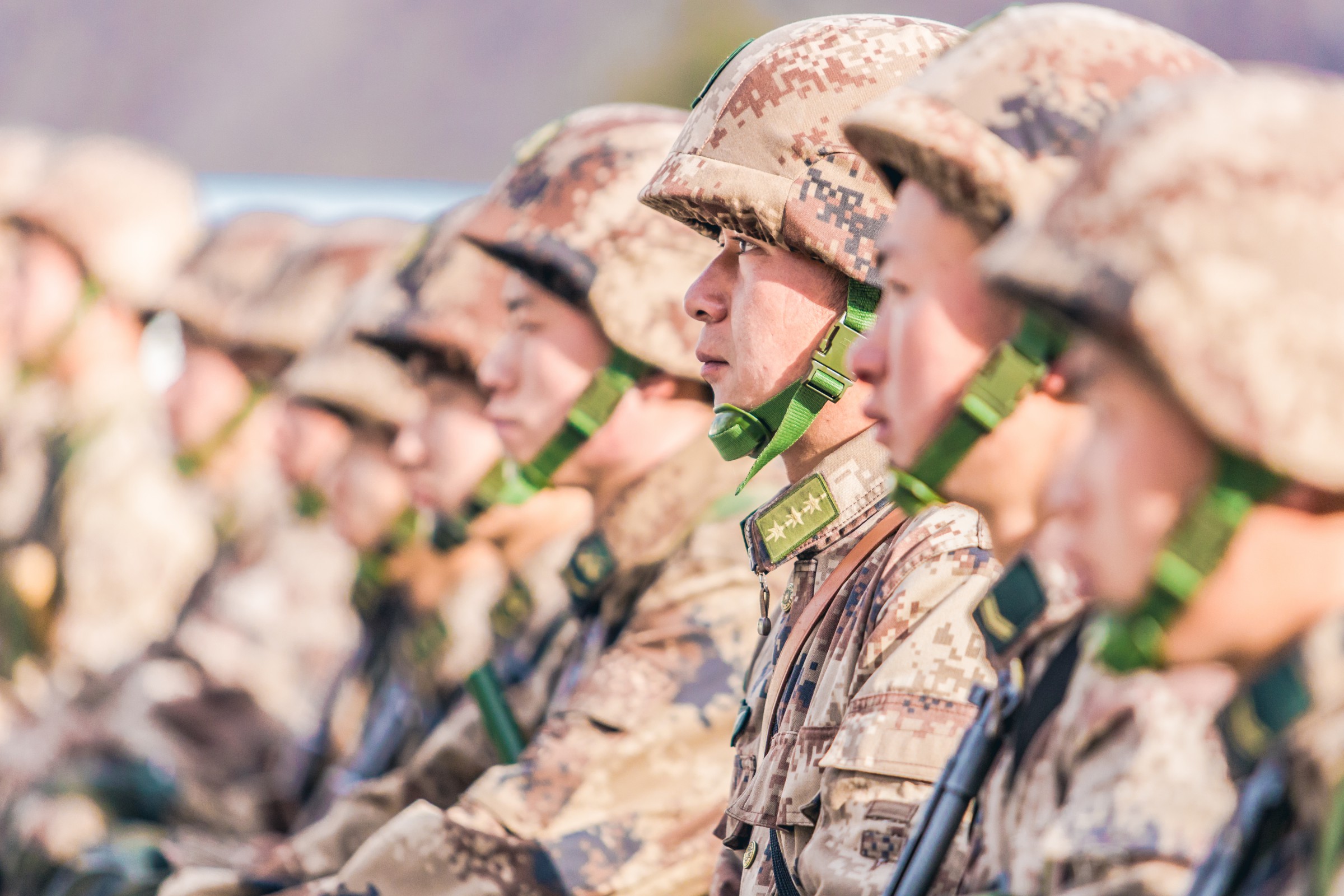 阿里边防军人感人完整视频,边防战士的感人事迹简短80字