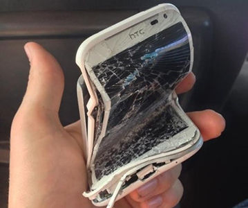 华为手机进水屏坏了可以修吗,华为手机进水了是换屏还是换手机